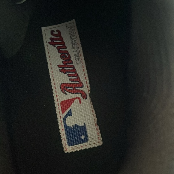 Kids size 12 under armor cleats - Picture 3 of 3